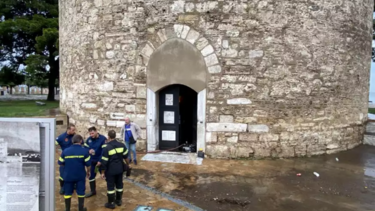 Πλημμύρισε και ο… Λευκός Πύργος από την κακοκαιρία 