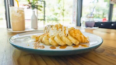 Μπανάνες με σάλτσα καραμέλας