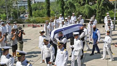 Λάρισα: Ραγίζουν καρδιές στην κηδεία της 19χρονης Θάλειας