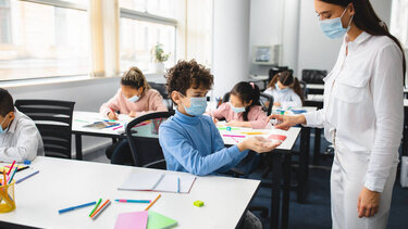 Σε κινητοποιήσεις οι γονείς των μαθητών για τη στελέχωση των σχολείων με νοσηλευτές