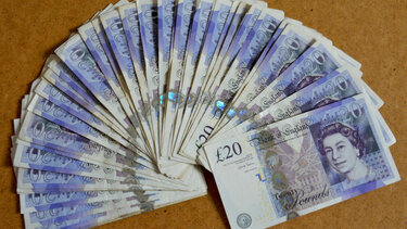 Βρετανία: Για υποτίμηση της λίρας προειδοποιούν αναλυτές