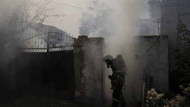 Ουκρανία: Θρήνος και οργή στην κηδεία οικογένειας που ξεκληρίστηκε από ρωσικό πλήγμα στο Χάρκοβο