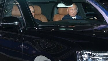 Ανεπιβεβαίωτες οι πληροφορίες για το χτύπημα στη λιμουζίνα του Πούτιν