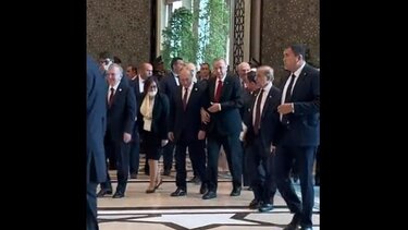 Το "αγκαζέ" Ερντογάν και Πούτιν στη Σύνοδο της Σανγκάης έγινε viral