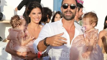 Σάκης Τανιμανίδης-Χριστίνα Μπόμπα: ΦΩΤΟ από τη βάφτιση των δίδυμων κοριτσιών τους στην Μύκονο