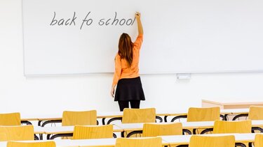 Εκπαιδευτικοί, μόνοι, ψάχνουν σπίτι και… άτομα να μοιράζονται τη βενζίνη!