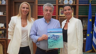 Λεύκωμα για την Κρήτη με την φωτογραφική ματιά της Μαρίνας Βερνίκου