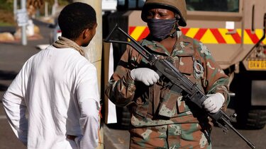 Νότια Αφρική: Επτά νεκροί από πυροβολισμούς σε λαϊκή αγορά