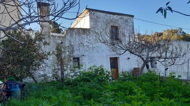 Οι καταζητούμενοι στον οντά και το σπίτι ζωσμένο από Γερμανούς