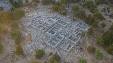 «Ζώμινθος. Ένα ανάκτορο στο βουνό», η Έφη Σαπουνά Σακελλαράκη μιλάει για το μοναδικό ορεινό ανάκτορο στην καρδιά της Κρήτης	