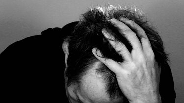 Τα προβλήματα υγείας του ... όπλισαν το χέρι