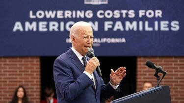 Ο Μπάιντεν λέει ότι οι δίαυλοι επικοινωνίας με την Κίνα θα παραμείνουν ανοικτοί