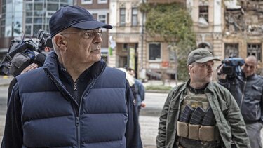 Σε καταφύγιο στο Κίεβο ο Νίκος Δένδιας