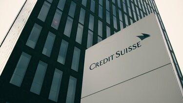 FT: Η Credit Suisse ετοιμάζει πωλήσεις για την συγκέντρωση κεφαλαίων