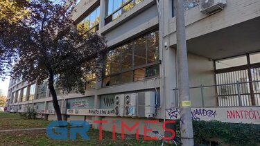 Πτώση φοιτητή: Δεν χωράνε στις αίθουσες!