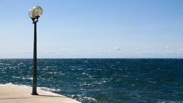 Αντικατάσταση φωτιστικών σωμάτων στην Παραλιακή