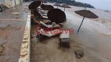 "Εξαφανίστηκε" η Αγία Πελαγία: Η θάλασσα βγήκε στη στεριά!