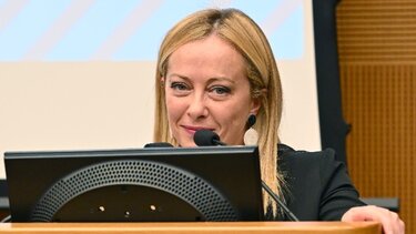 Μελόνι: «Προτεραιότητα» να τεθεί όριο στην αύξηση των τιμών ενέργειας και στην κερδοσκοπία