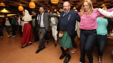 Κρητικά με παραδοσιακά...κιλτ!