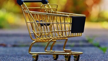 Σούπερ μάρκετ: Πόσο έχουν αυξηθεί οι τιμές σε φέτα, αλεύρι, ζάχαρη, απορρυπαντικά σε ένα 6μηνο