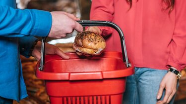 Καλάθι του του νοικοκυριού: Έρχονται προσθήκες και αφαιρέσεις στη λίστα