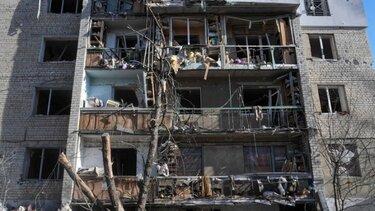 Νέος βομβαρδισμός στη Ζαπορίζια κατέστρεψε πολυκατοικία - Υπάρχουν θύματα