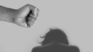 Συνελήφθη επιχειρηματίας για ενδοοικογενειακή βία – Απειλούσε σύζυγο και τους γονείς του!