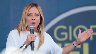 Μελόνι: "Είμαστε σύγχρονη δεξιά, τα ατομικά δικαιώματα δεν θα συμπιεστούν"