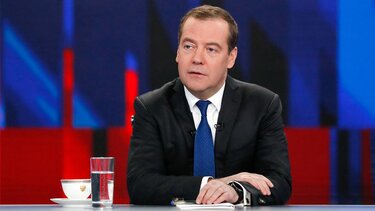  Μεντβέντεφ: Η ανάπτυξη βρετανικής στρατιωτικής δύναμης στην Ουκρανία θα σημαίνει κήρυξη πολέμου