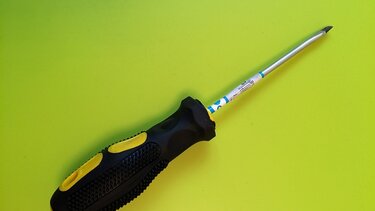 Τραυμάτισε με κατσαβίδι την εν διαστάσει σύζυγο του