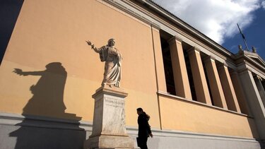 Σε... κορνίζα το πτυχίο- «Πρώτη» στη ανεργία πτυχιούχων ΑΕΙ στην ΕΕ η χώρα μας 