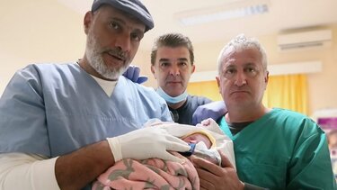 Τα χαμόγελα, τα ευχαριστώ και η συγκίνηση για το... βιαστικό μωρό