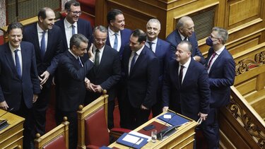 «Ξεκουραστείτε, γιατί μας περιμένει πολλή κοινοβουλευτική δουλειά»