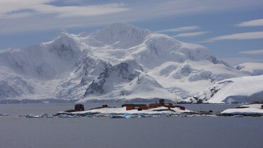 Στην Ανταρκτική το βουλγαρικό ερευνητικό σκάφος "Άγιο Κύριλλος και Μεθόδιος"