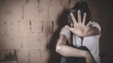 Συνελήφθη πατέρα που κλωτσούσε την 14χρονη κόρη του