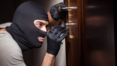 "Χτυπούσε" το ένα σπίτι μετά το άλλο - Πάνω από 23.000 ευρώ η λεία του