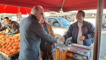 Στην λαϊκή αγορά των Πατελών ο Δήμαρχος Ηρακλείου Βασίλης Λαμπρινός