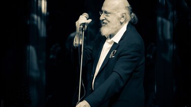 Θετικός στον κορωνοϊό ο Διονύσης Σαββόπουλος