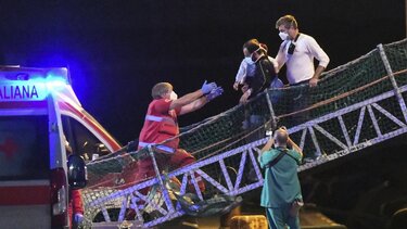 Ιταλία: Μετανάστρια που διασώθηκε στη Μεσόγειο γέννησε πάνω στο πλοίο 