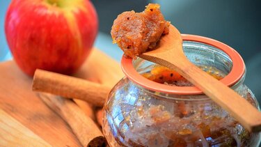 Αρωματική μαρμελάδα μήλου με κανέλα