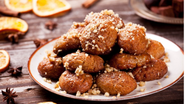 Πώς μπορούμε να μετατρέψουμε τα μελομακάρονα που περίσσεψαν σε ένα νόστιμο γλυκό