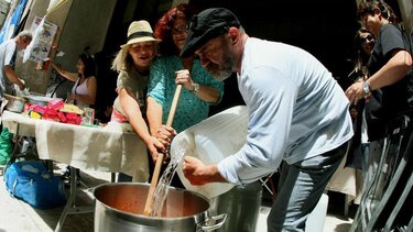 Θεσσαλονίκη: Φαγητό για άπορους με τη συμβολή της Προεδρίας της Δημοκρατίας