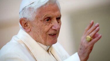 Βατικανό: Σταθερή η κατάσταση της υγείας του πρώην πάπα Βενέδικτου 