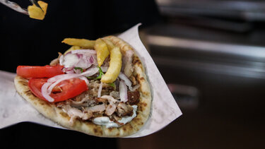 Εύβοια: Ανήλικος κινδύνευσε να πνιγεί από σουβλάκι!