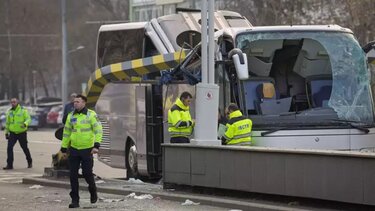 Δυστύχημα στο Βουκουρέστι: Πώς έγινε το τροχαίο με τον έναν νεκρό και τους 23 τραυματίες - Σε κώμα μια γυναίκα