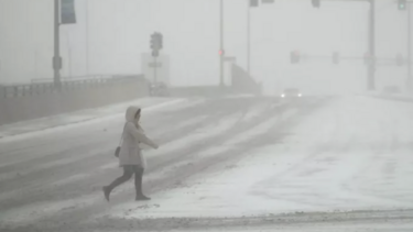 «Στο έλεος του χιονιά» η Νέα Υόρκη: Πολικό ψύχος, διακοπές ρεύματος και φόβοι για εκατοντάδες εγκλωβισμένους
