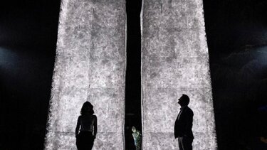 Στο Μιλάνο, επανερμήνευσαν το Στόουνχεντζ με 16.000 ανακυκλωμένα πλαστικά μπουκάλια