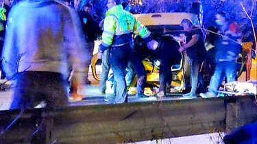 Στο νοσοκομείο, εκτός κινδύνου, οι τραυματίες από το τροχαίο στον ΒΟΑΚ