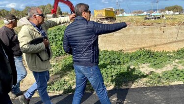 Ο Λευτέρης Αυγενάκης στα έργα στο Karteros Beach Sports Center