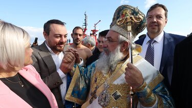 Με τη δύναμη του Θεού και του …ενετικού λιμανιού